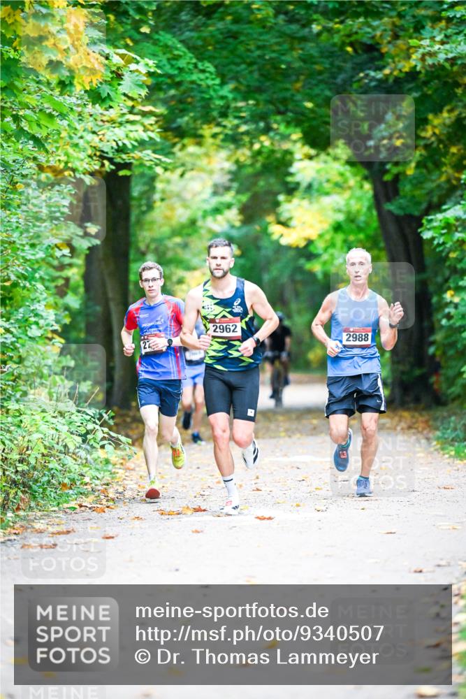 12.10.2025 - Bramfelder Halbmarathon 2025 Dr. Thomas Lammeyer http://msf.ph/oto/9340507 12.10.2025 09:47:51 Laufen 27, 2962, 2988 meine-sportfotos.de