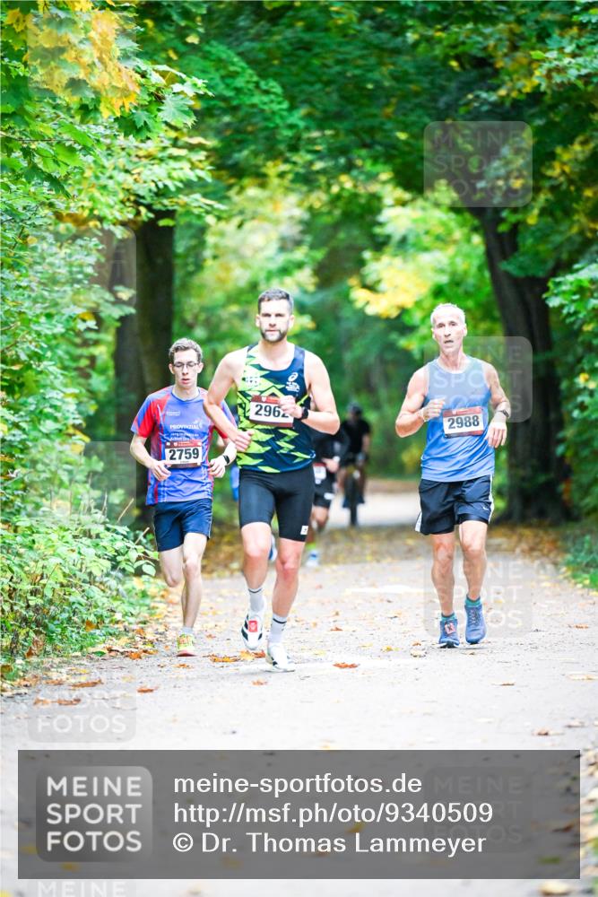 12.10.2025 - Bramfelder Halbmarathon 2025 Dr. Thomas Lammeyer http://msf.ph/oto/9340509 12.10.2025 09:47:52 Laufen 2759, 2962, 2988 meine-sportfotos.de