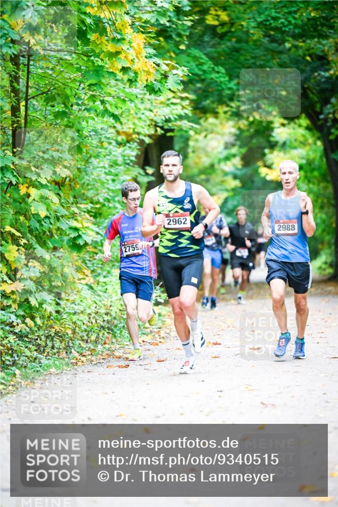 12.10.2025 - Bramfelder Halbmarathon 2025 Dr. Thomas Lammeyer http://msf.ph/oto/9340515 12.10.2025 09:47:53 Laufen 2759, 2962, 2988 meine-sportfotos.de