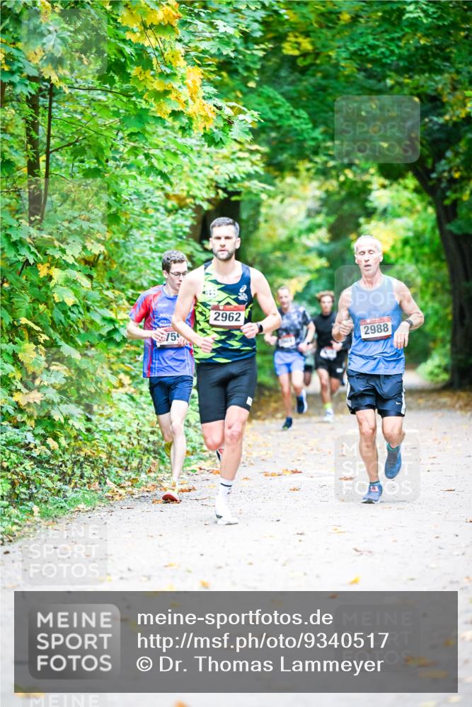 12.10.2025 - Bramfelder Halbmarathon 2025 Dr. Thomas Lammeyer http://msf.ph/oto/9340517 12.10.2025 09:47:53 Laufen 75, 2962, 2988 meine-sportfotos.de