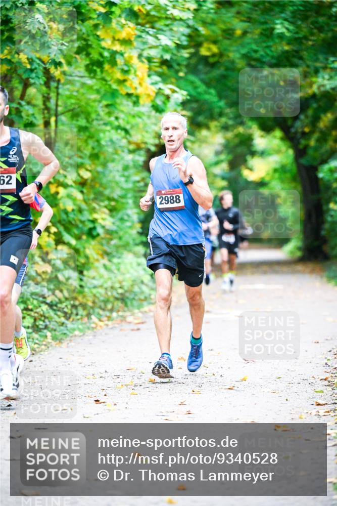 12.10.2025 - Bramfelder Halbmarathon 2025 Dr. Thomas Lammeyer http://msf.ph/oto/9340528 12.10.2025 09:47:55 Laufen 62, 2988 meine-sportfotos.de