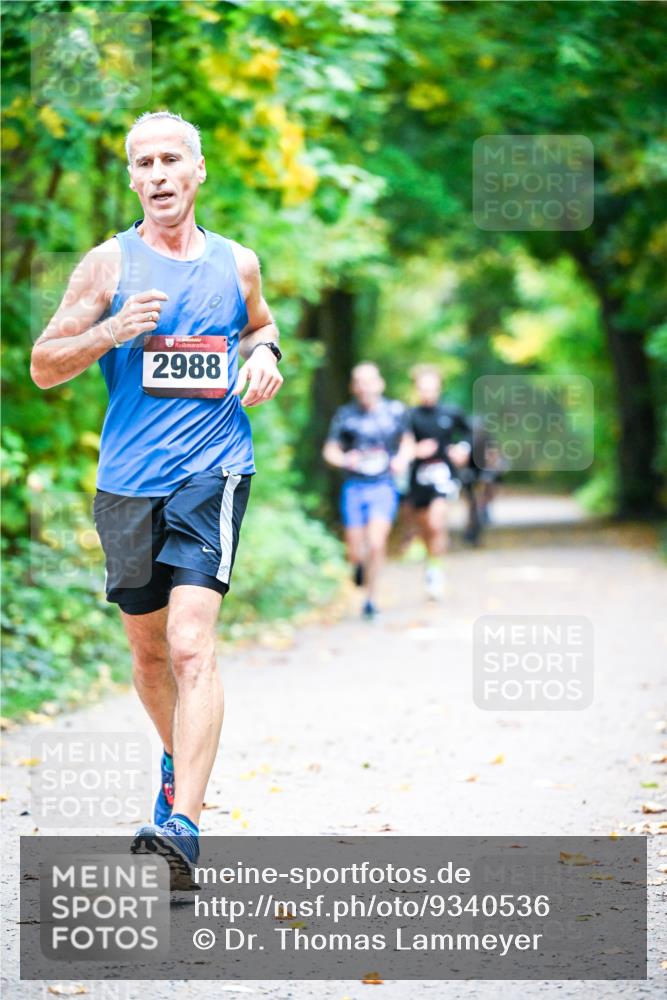 12.10.2025 - Bramfelder Halbmarathon 2025 Dr. Thomas Lammeyer http://msf.ph/oto/9340536 12.10.2025 09:47:56 Laufen 34, 2988 meine-sportfotos.de