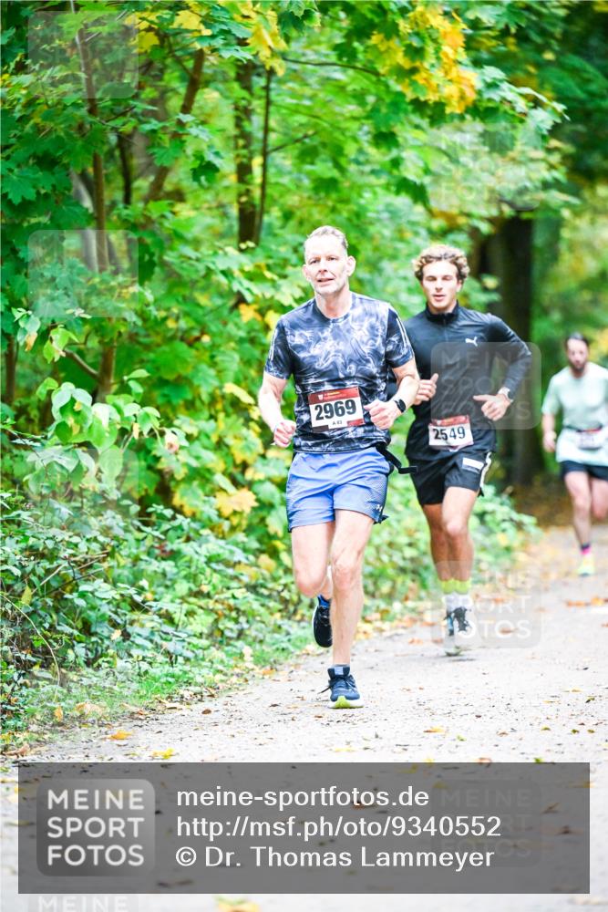 12.10.2025 - Bramfelder Halbmarathon 2025 Dr. Thomas Lammeyer http://msf.ph/oto/9340552 12.10.2025 09:47:59 Laufen 2969, 83, 2549 meine-sportfotos.de