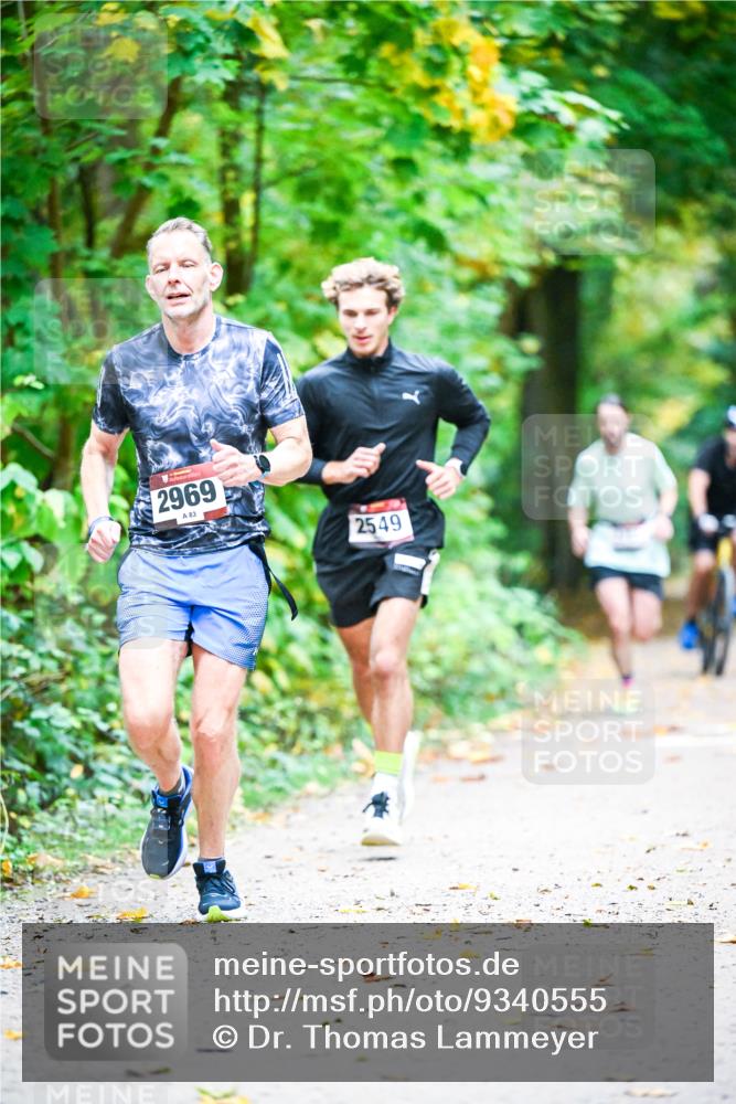 12.10.2025 - Bramfelder Halbmarathon 2025 Dr. Thomas Lammeyer http://msf.ph/oto/9340555 12.10.2025 09:47:59 Laufen 2969, 83, 2549 meine-sportfotos.de
