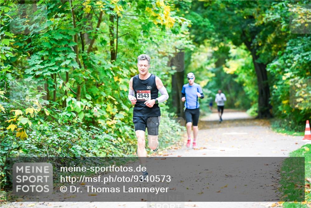 12.10.2025 - Bramfelder Halbmarathon 2025 Dr. Thomas Lammeyer http://msf.ph/oto/9340573 12.10.2025 09:48:13 Laufen 2543 meine-sportfotos.de