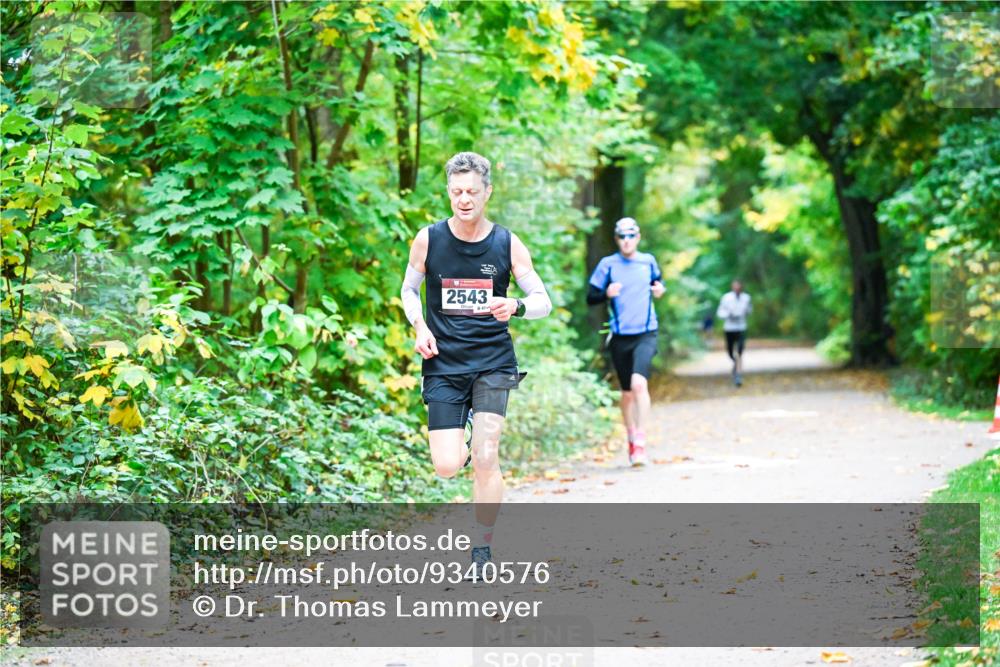 12.10.2025 - Bramfelder Halbmarathon 2025 Dr. Thomas Lammeyer http://msf.ph/oto/9340576 12.10.2025 09:48:13 Laufen 2543, 47 meine-sportfotos.de