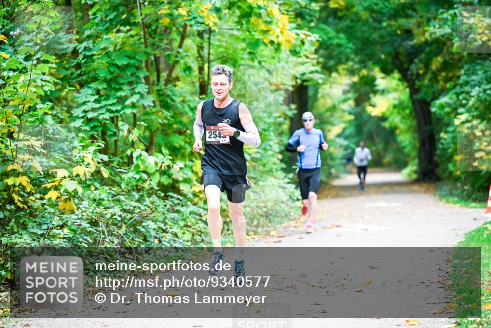 12.10.2025 - Bramfelder Halbmarathon 2025 Dr. Thomas Lammeyer http://msf.ph/oto/9340577 12.10.2025 09:48:14 Laufen 2545 meine-sportfotos.de