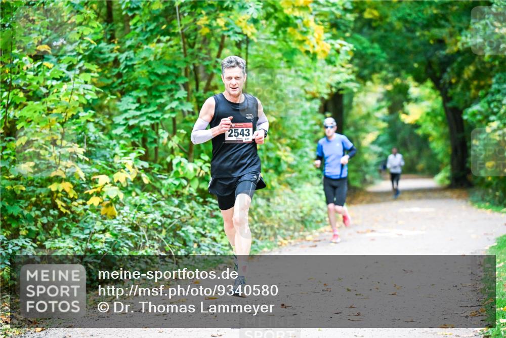 12.10.2025 - Bramfelder Halbmarathon 2025 Dr. Thomas Lammeyer http://msf.ph/oto/9340580 12.10.2025 09:48:14 Laufen 2543, 47 meine-sportfotos.de