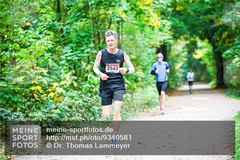 12.10.2025 - Bramfelder Halbmarathon 2025 Dr. Thomas Lammeyer http://msf.ph/oto/9340581 12.10.2025 09:48:14 Laufen 2543, 47 meine-sportfotos.de
