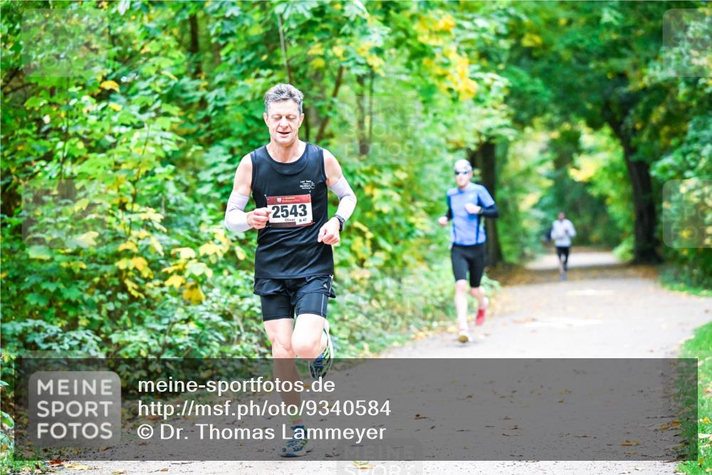 12.10.2025 - Bramfelder Halbmarathon 2025 Dr. Thomas Lammeyer http://msf.ph/oto/9340584 12.10.2025 09:48:15 Laufen 2543, 47 meine-sportfotos.de