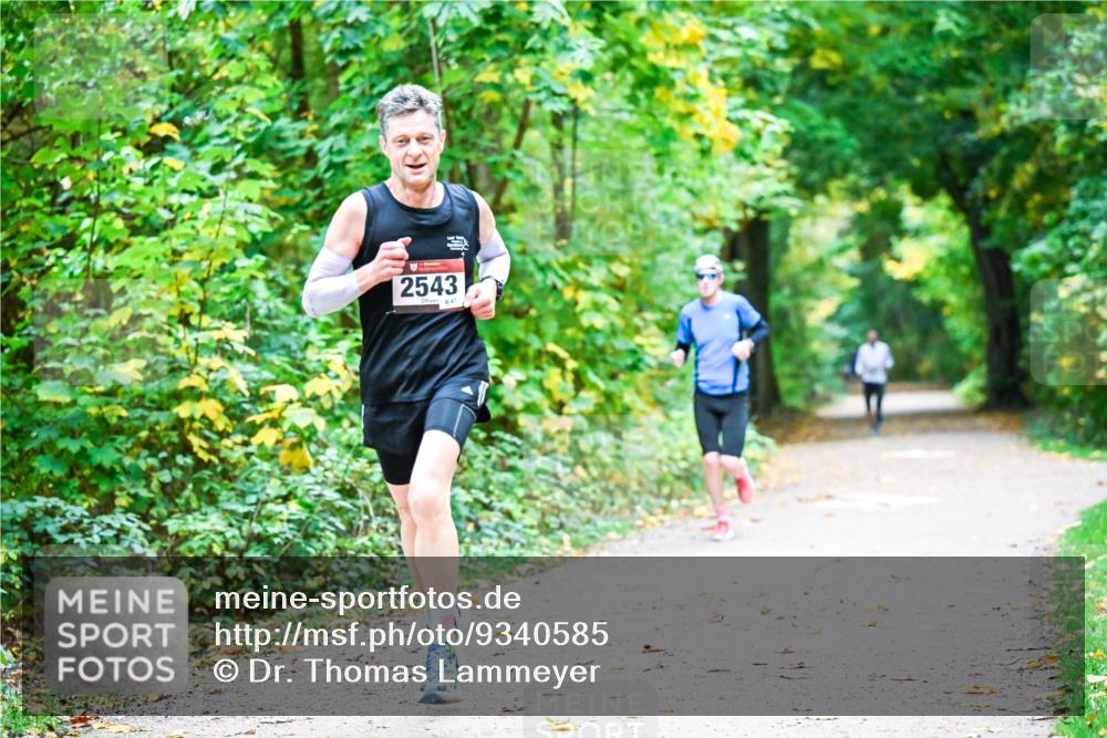 12.10.2025 - Bramfelder Halbmarathon 2025 Dr. Thomas Lammeyer http://msf.ph/oto/9340585 12.10.2025 09:48:15 Laufen 2543 meine-sportfotos.de