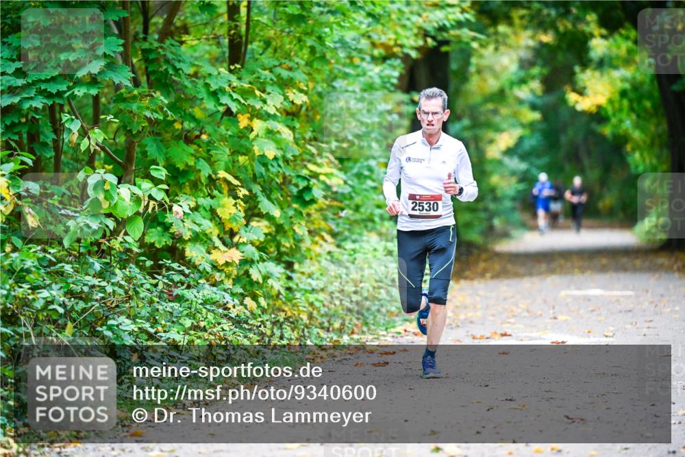 12.10.2025 - Bramfelder Halbmarathon 2025 Dr. Thomas Lammeyer http://msf.ph/oto/9340600 12.10.2025 09:48:23 Laufen 2530 meine-sportfotos.de
