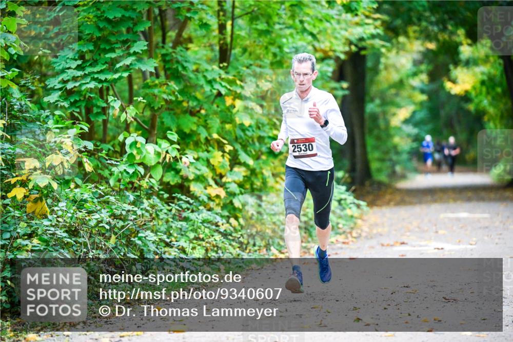 12.10.2025 - Bramfelder Halbmarathon 2025 Dr. Thomas Lammeyer http://msf.ph/oto/9340607 12.10.2025 09:48:24 Laufen 2530 meine-sportfotos.de