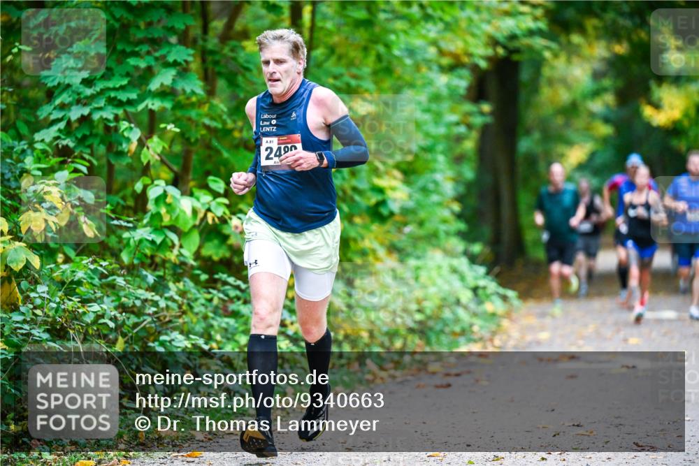 12.10.2025 - Bramfelder Halbmarathon 2025 Dr. Thomas Lammeyer http://msf.ph/oto/9340663 12.10.2025 09:48:52 Laufen 81, 2490 meine-sportfotos.de
