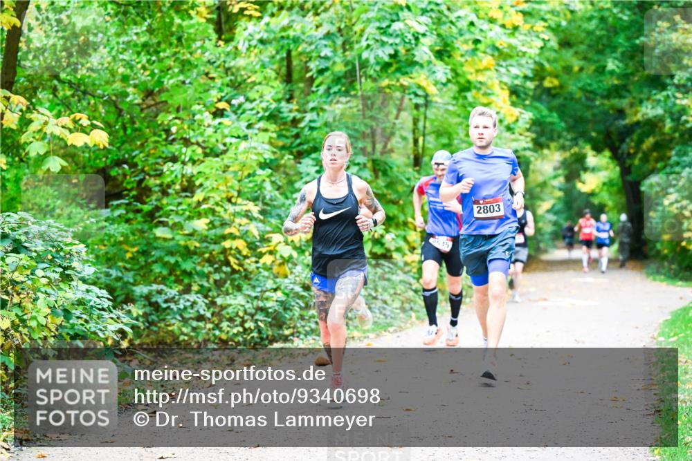 12.10.2025 - Bramfelder Halbmarathon 2025 Dr. Thomas Lammeyer http://msf.ph/oto/9340698 12.10.2025 09:48:59 Laufen 35, 45, 2803 meine-sportfotos.de