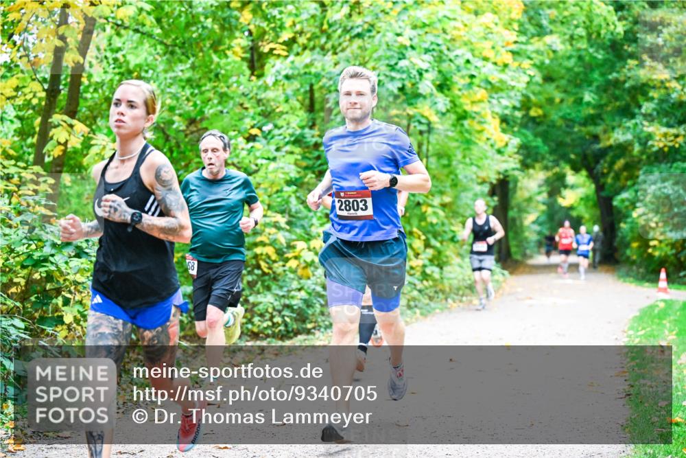 12.10.2025 - Bramfelder Halbmarathon 2025 Dr. Thomas Lammeyer http://msf.ph/oto/9340705 12.10.2025 09:49:00 Laufen 68, 2803 meine-sportfotos.de