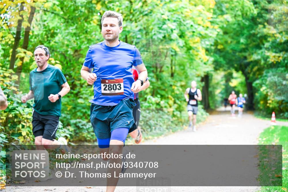 12.10.2025 - Bramfelder Halbmarathon 2025 Dr. Thomas Lammeyer http://msf.ph/oto/9340708 12.10.2025 09:49:00 Laufen 14, 2803 meine-sportfotos.de