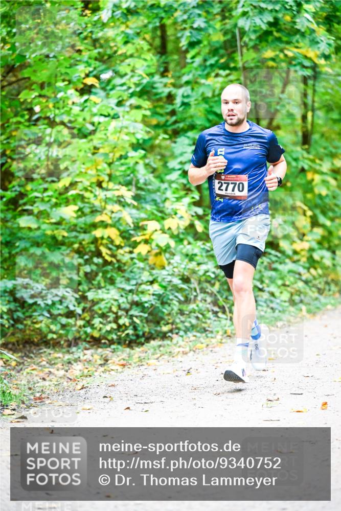 12.10.2025 - Bramfelder Halbmarathon 2025 Dr. Thomas Lammeyer http://msf.ph/oto/9340752 12.10.2025 09:49:16 Laufen 2770 meine-sportfotos.de