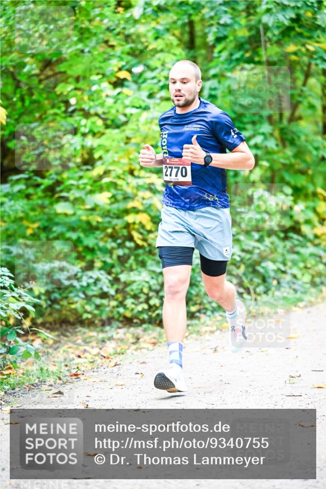 12.10.2025 - Bramfelder Halbmarathon 2025 Dr. Thomas Lammeyer http://msf.ph/oto/9340755 12.10.2025 09:49:16 Laufen 2770 meine-sportfotos.de