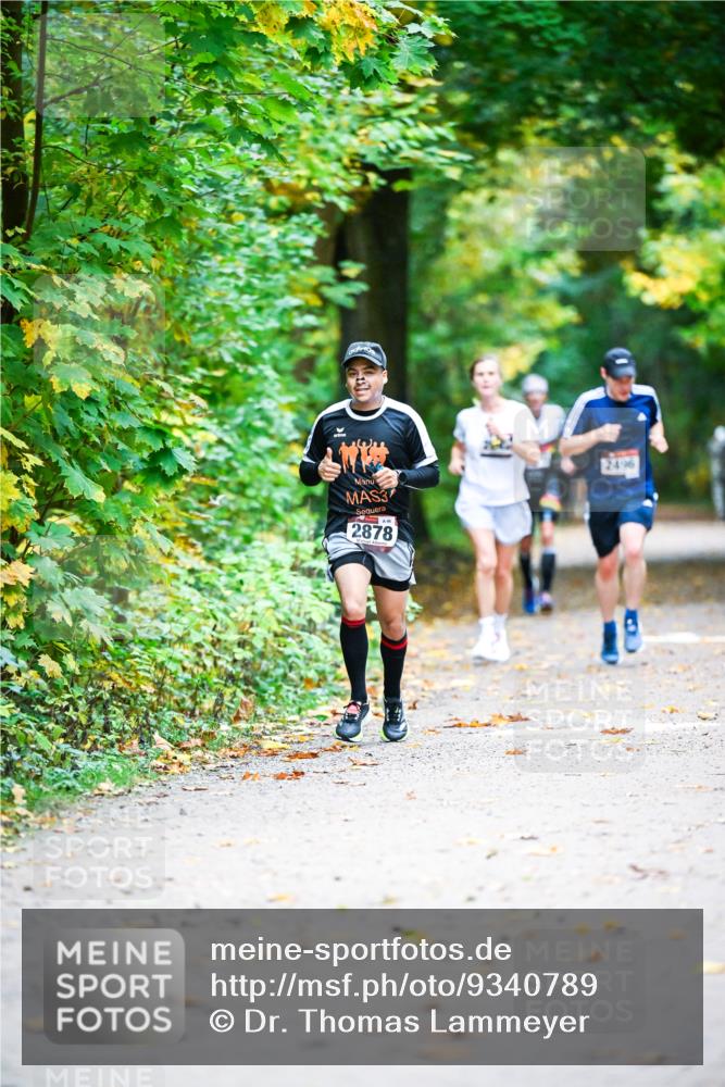 12.10.2025 - Bramfelder Halbmarathon 2025 Dr. Thomas Lammeyer http://msf.ph/oto/9340789 12.10.2025 09:49:33 Laufen 3, 2878, 2496 meine-sportfotos.de