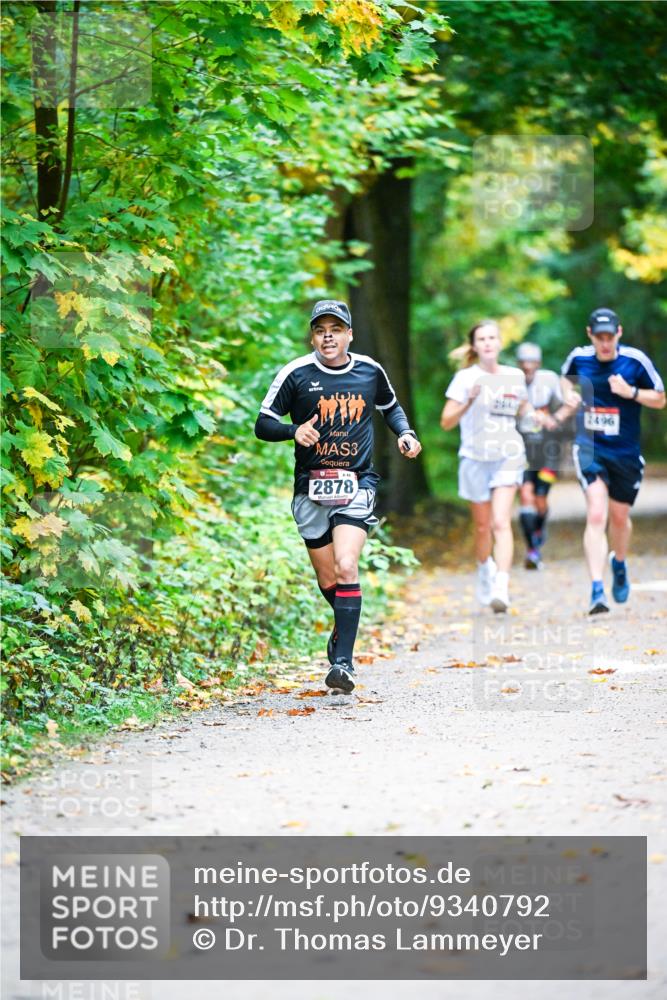 12.10.2025 - Bramfelder Halbmarathon 2025 Dr. Thomas Lammeyer http://msf.ph/oto/9340792 12.10.2025 09:49:33 Laufen 3, 2878, 2496 meine-sportfotos.de