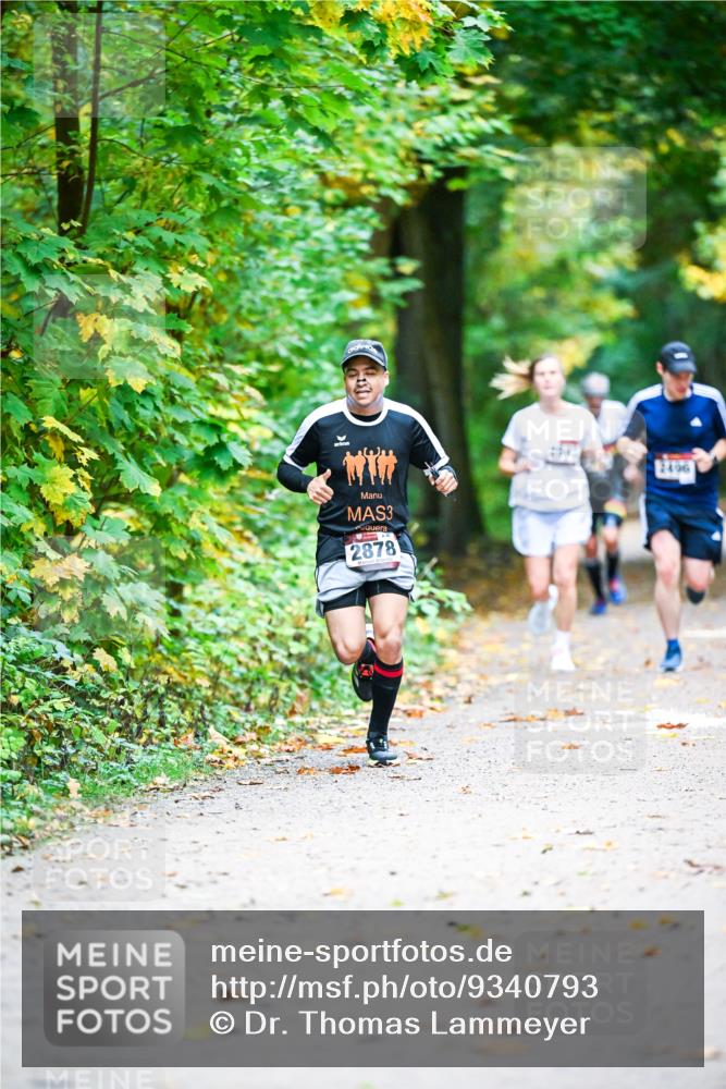 12.10.2025 - Bramfelder Halbmarathon 2025 Dr. Thomas Lammeyer http://msf.ph/oto/9340793 12.10.2025 09:49:34 Laufen 3, 2878, 2942, 2496 meine-sportfotos.de