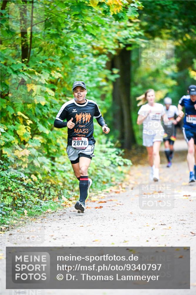 12.10.2025 - Bramfelder Halbmarathon 2025 Dr. Thomas Lammeyer http://msf.ph/oto/9340797 12.10.2025 09:49:34 Laufen 3, 2878 meine-sportfotos.de