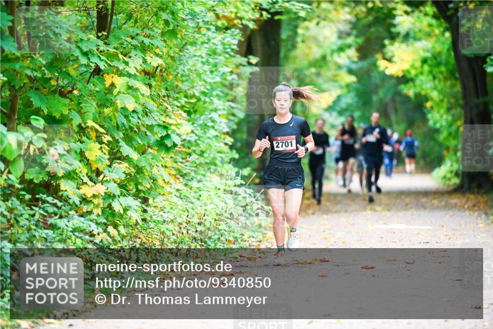 12.10.2025 - Bramfelder Halbmarathon 2025 Dr. Thomas Lammeyer http://msf.ph/oto/9340850 12.10.2025 09:49:52 Laufen 2701 meine-sportfotos.de