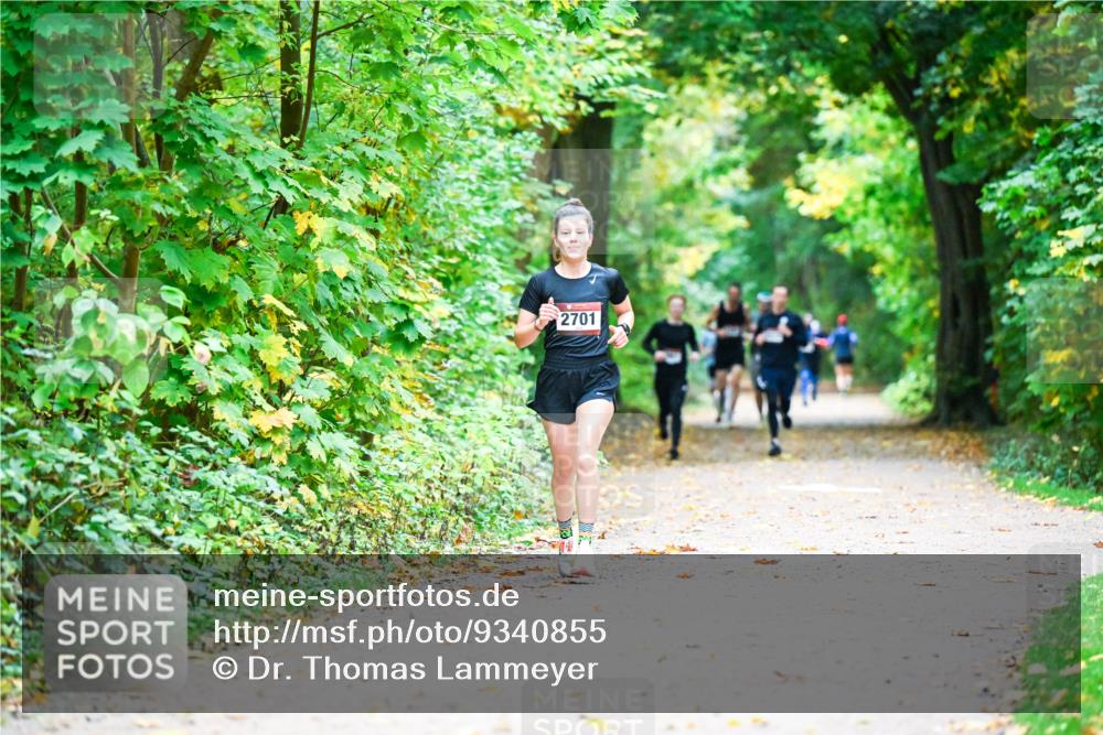 12.10.2025 - Bramfelder Halbmarathon 2025 Dr. Thomas Lammeyer http://msf.ph/oto/9340855 12.10.2025 09:49:53 Laufen 2701 meine-sportfotos.de