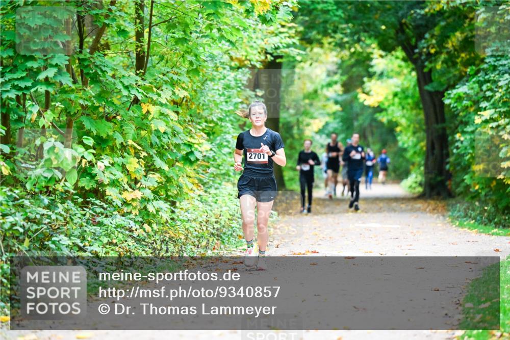 12.10.2025 - Bramfelder Halbmarathon 2025 Dr. Thomas Lammeyer http://msf.ph/oto/9340857 12.10.2025 09:49:53 Laufen 2701 meine-sportfotos.de
