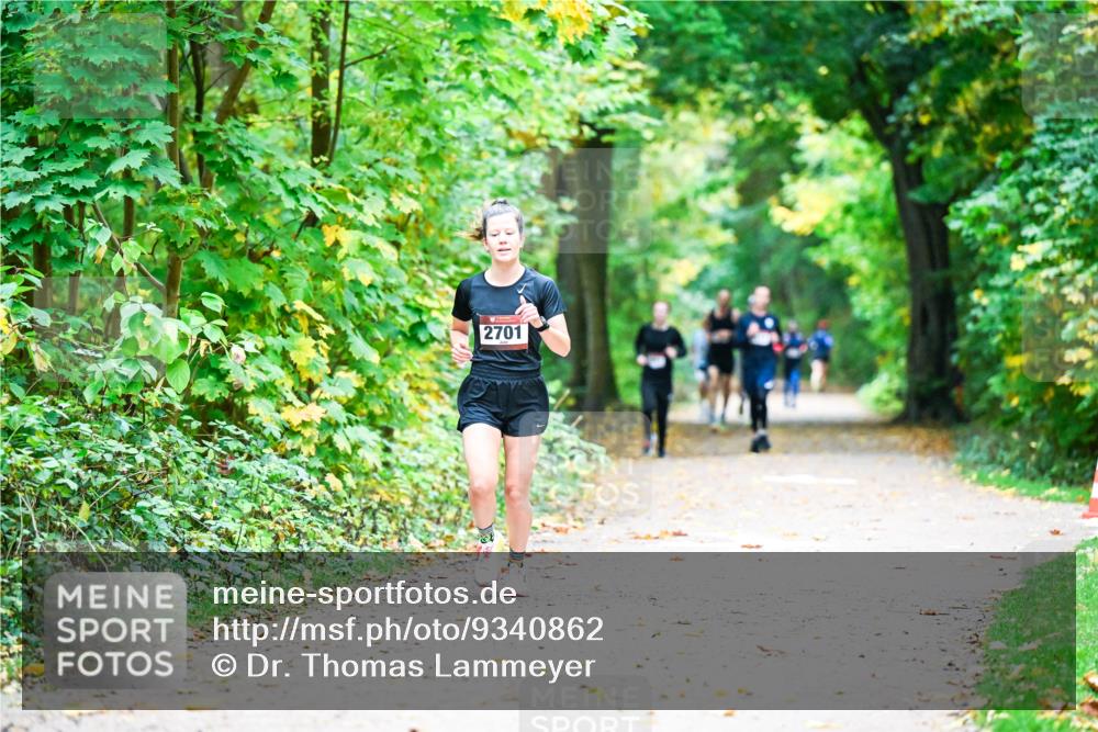 12.10.2025 - Bramfelder Halbmarathon 2025 Dr. Thomas Lammeyer http://msf.ph/oto/9340862 12.10.2025 09:49:54 Laufen 2701 meine-sportfotos.de