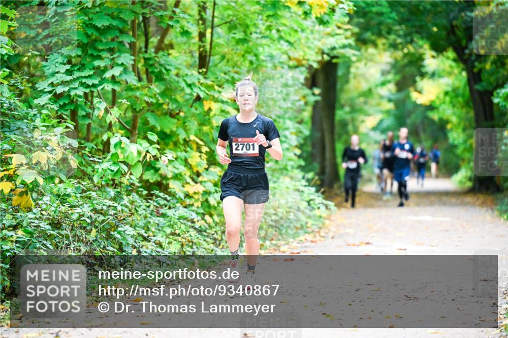 12.10.2025 - Bramfelder Halbmarathon 2025 Dr. Thomas Lammeyer http://msf.ph/oto/9340867 12.10.2025 09:49:54 Laufen 2701 meine-sportfotos.de