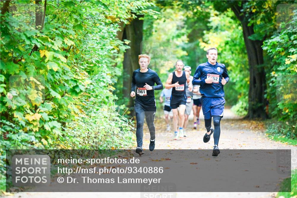 12.10.2025 - Bramfelder Halbmarathon 2025 Dr. Thomas Lammeyer http://msf.ph/oto/9340886 12.10.2025 09:50:00 Laufen 2961, 2498, 52 meine-sportfotos.de