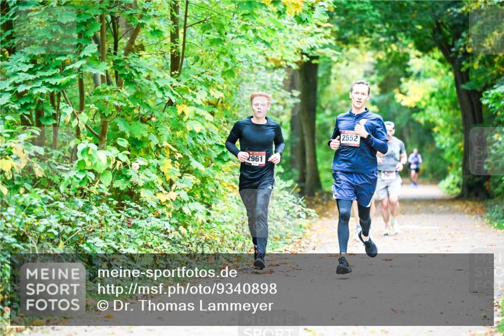 12.10.2025 - Bramfelder Halbmarathon 2025 Dr. Thomas Lammeyer http://msf.ph/oto/9340898 12.10.2025 09:50:01 Laufen 2961, 2552 meine-sportfotos.de