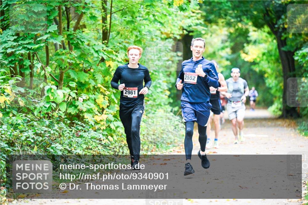 12.10.2025 - Bramfelder Halbmarathon 2025 Dr. Thomas Lammeyer http://msf.ph/oto/9340901 12.10.2025 09:50:02 Laufen 2961, 70, 2552 meine-sportfotos.de