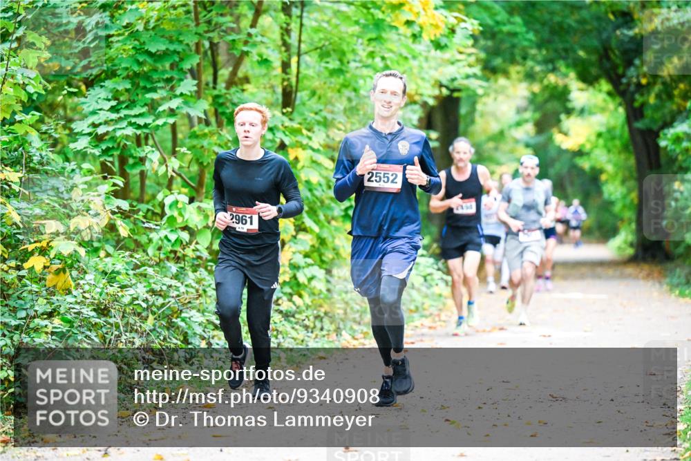 12.10.2025 - Bramfelder Halbmarathon 2025 Dr. Thomas Lammeyer http://msf.ph/oto/9340908 12.10.2025 09:50:03 Laufen 2961, 70, 2552 meine-sportfotos.de