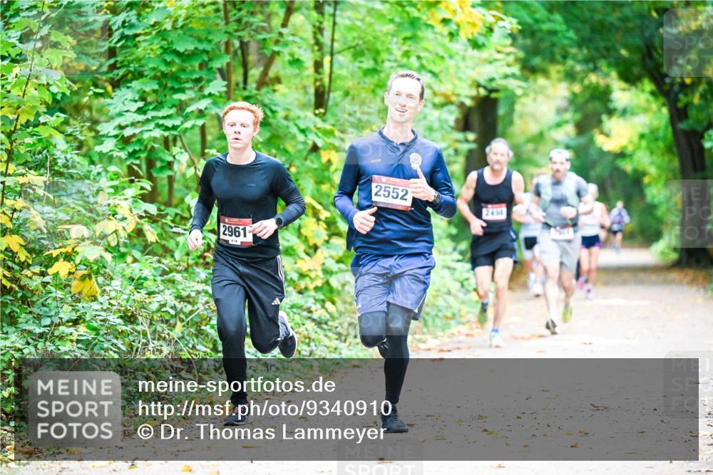 12.10.2025 - Bramfelder Halbmarathon 2025 Dr. Thomas Lammeyer http://msf.ph/oto/9340910 12.10.2025 09:50:03 Laufen 2961, 70, 20, 2552, 2450 meine-sportfotos.de
