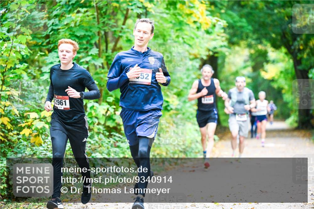 12.10.2025 - Bramfelder Halbmarathon 2025 Dr. Thomas Lammeyer http://msf.ph/oto/9340914 12.10.2025 09:50:04 Laufen 2961, 70, 52, 24 meine-sportfotos.de