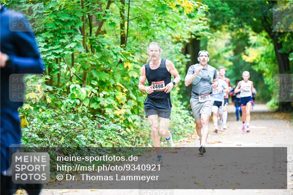 12.10.2025 - Bramfelder Halbmarathon 2025 Dr. Thomas Lammeyer http://msf.ph/oto/9340921 12.10.2025 09:50:05 Laufen 2498, 2954 meine-sportfotos.de