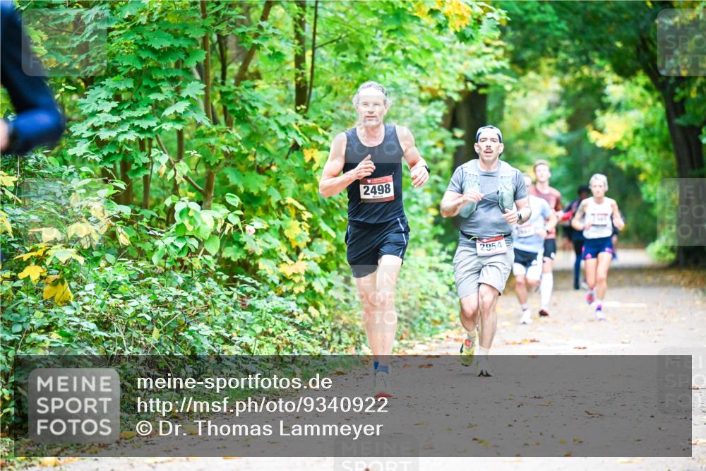 12.10.2025 - Bramfelder Halbmarathon 2025 Dr. Thomas Lammeyer http://msf.ph/oto/9340922 12.10.2025 09:50:05 Laufen 2498, 2054 meine-sportfotos.de