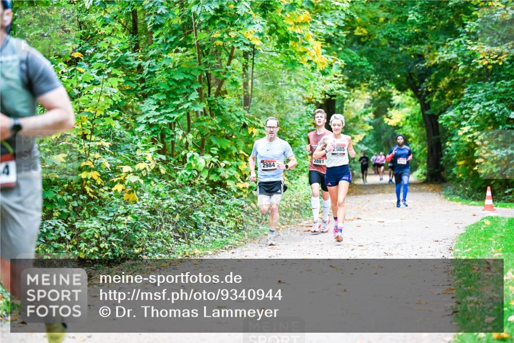 12.10.2025 - Bramfelder Halbmarathon 2025 Dr. Thomas Lammeyer http://msf.ph/oto/9340944 12.10.2025 09:50:09 Laufen 4, 2984, 2881, 2985, 2502 meine-sportfotos.de