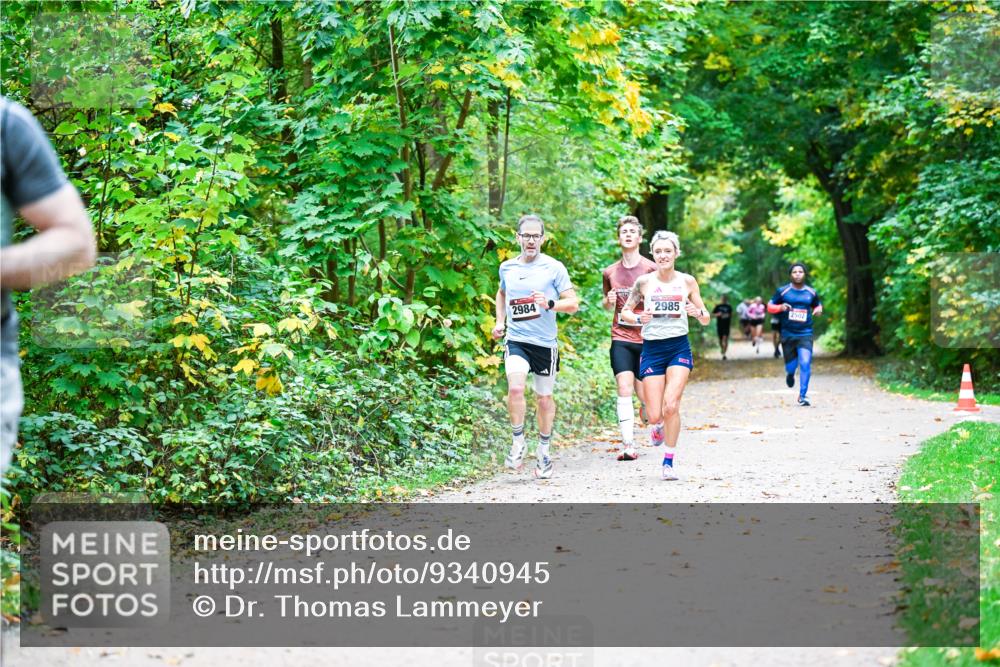 12.10.2025 - Bramfelder Halbmarathon 2025 Dr. Thomas Lammeyer http://msf.ph/oto/9340945 12.10.2025 09:50:09 Laufen 2984, 2985 meine-sportfotos.de