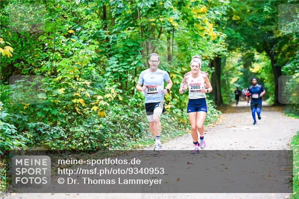 12.10.2025 - Bramfelder Halbmarathon 2025 Dr. Thomas Lammeyer http://msf.ph/oto/9340953 12.10.2025 09:50:10 Laufen 2984, 2985 meine-sportfotos.de