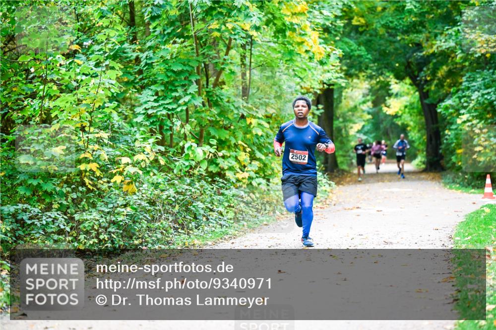 12.10.2025 - Bramfelder Halbmarathon 2025 Dr. Thomas Lammeyer http://msf.ph/oto/9340971 12.10.2025 09:50:14 Laufen 2502 meine-sportfotos.de