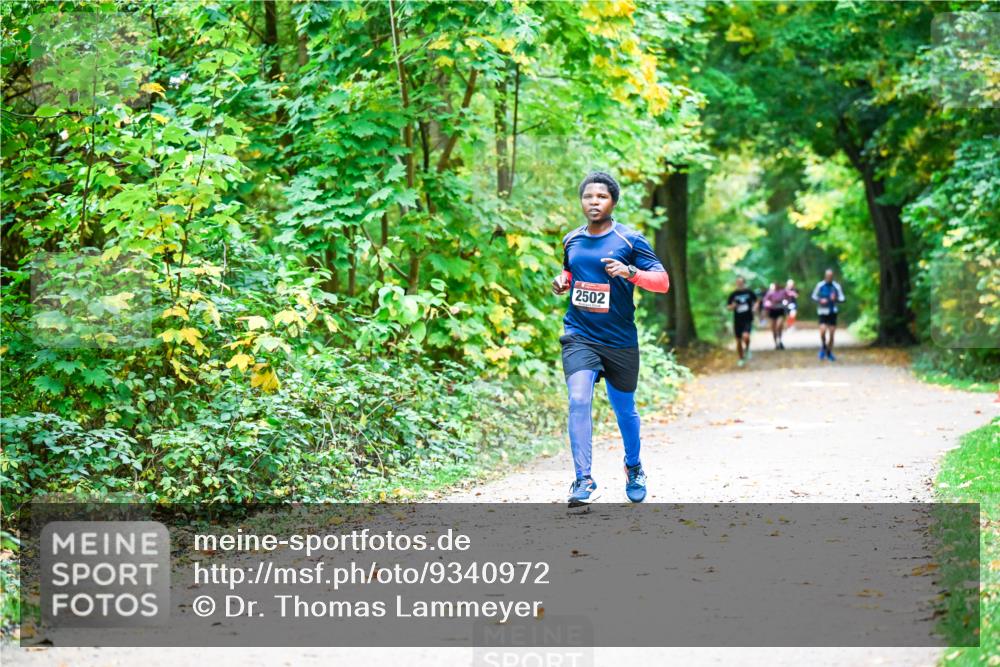 12.10.2025 - Bramfelder Halbmarathon 2025 Dr. Thomas Lammeyer http://msf.ph/oto/9340972 12.10.2025 09:50:14 Laufen 2502 meine-sportfotos.de
