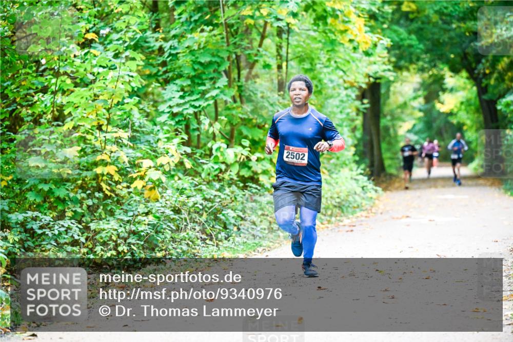 12.10.2025 - Bramfelder Halbmarathon 2025 Dr. Thomas Lammeyer http://msf.ph/oto/9340976 12.10.2025 09:50:15 Laufen 2502 meine-sportfotos.de