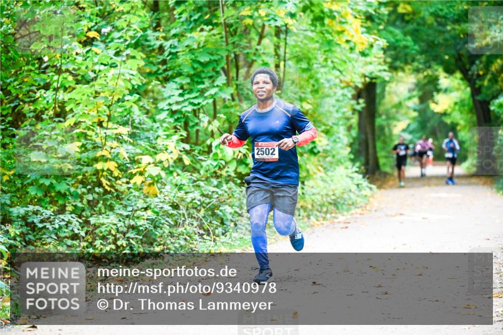 12.10.2025 - Bramfelder Halbmarathon 2025 Dr. Thomas Lammeyer http://msf.ph/oto/9340978 12.10.2025 09:50:15 Laufen 2502 meine-sportfotos.de