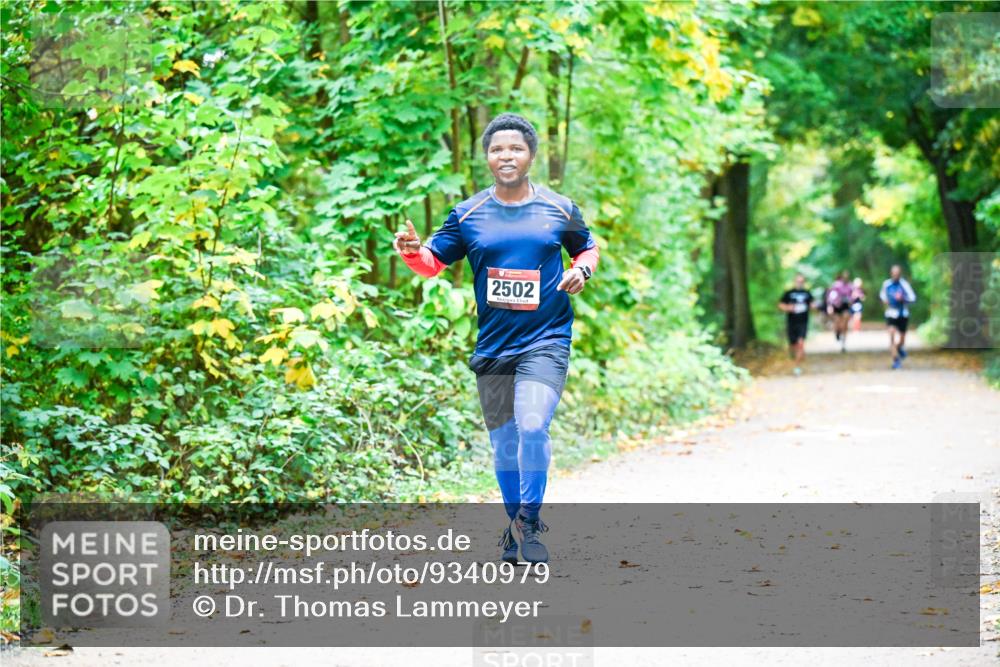12.10.2025 - Bramfelder Halbmarathon 2025 Dr. Thomas Lammeyer http://msf.ph/oto/9340979 12.10.2025 09:50:15 Laufen 2502 meine-sportfotos.de