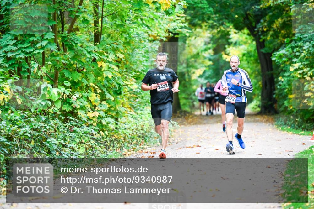 12.10.2025 - Bramfelder Halbmarathon 2025 Dr. Thomas Lammeyer http://msf.ph/oto/9340987 12.10.2025 09:50:23 Laufen 2432, 2672 meine-sportfotos.de