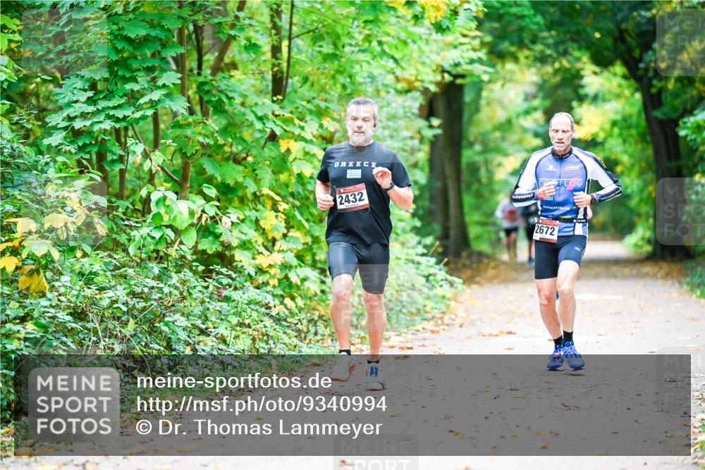 12.10.2025 - Bramfelder Halbmarathon 2025 Dr. Thomas Lammeyer http://msf.ph/oto/9340994 12.10.2025 09:50:24 Laufen 2432, 2672 meine-sportfotos.de